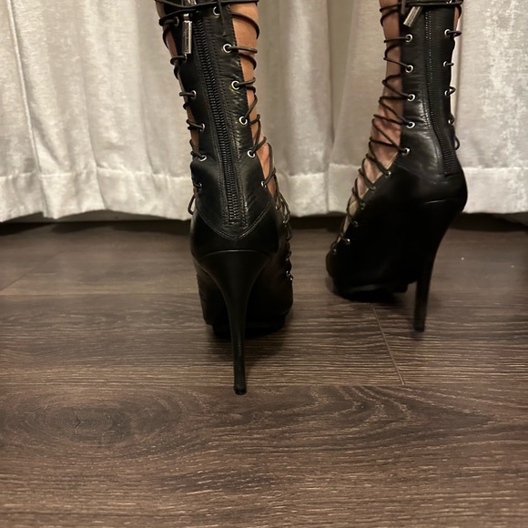 Black high heeled gladiator sandal , zips up - Picture 6 of 7